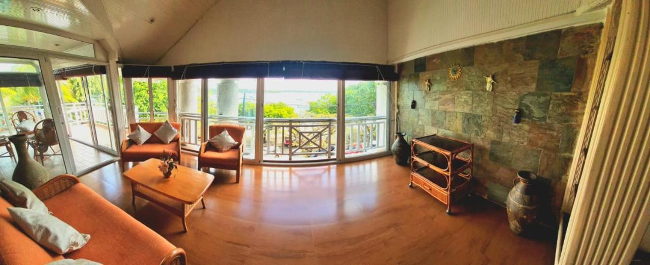 Beachfront Penthouse With Panoramic Ocean View Grand-Baie Eksteriør bilde
