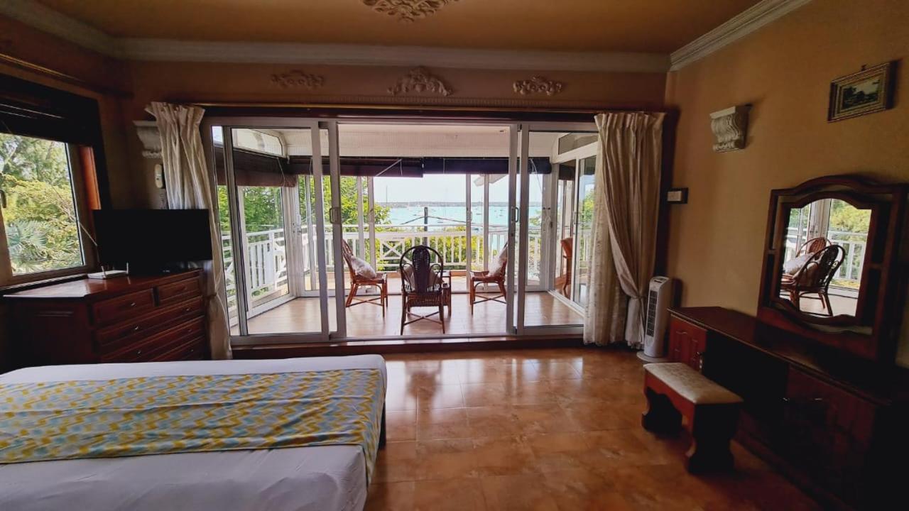 Beachfront Penthouse With Panoramic Ocean View Grand-Baie Eksteriør bilde