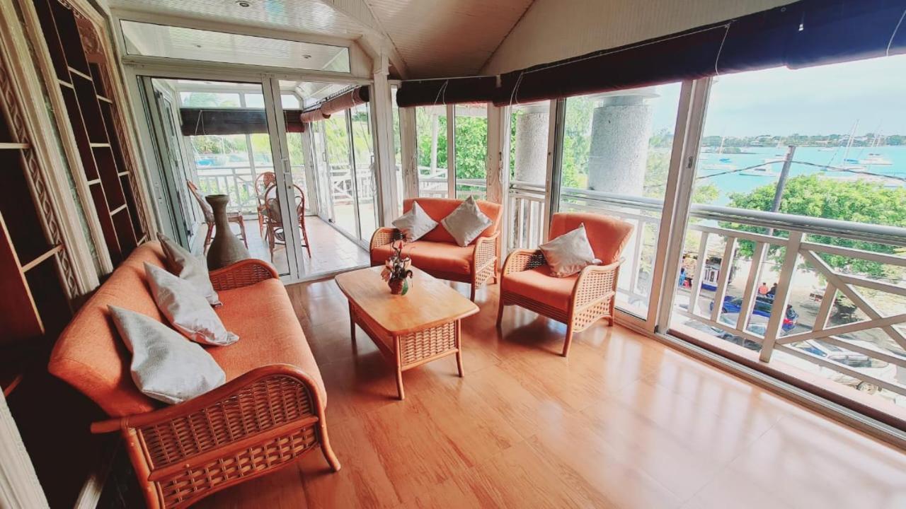 Beachfront Penthouse With Panoramic Ocean View Grand-Baie Eksteriør bilde