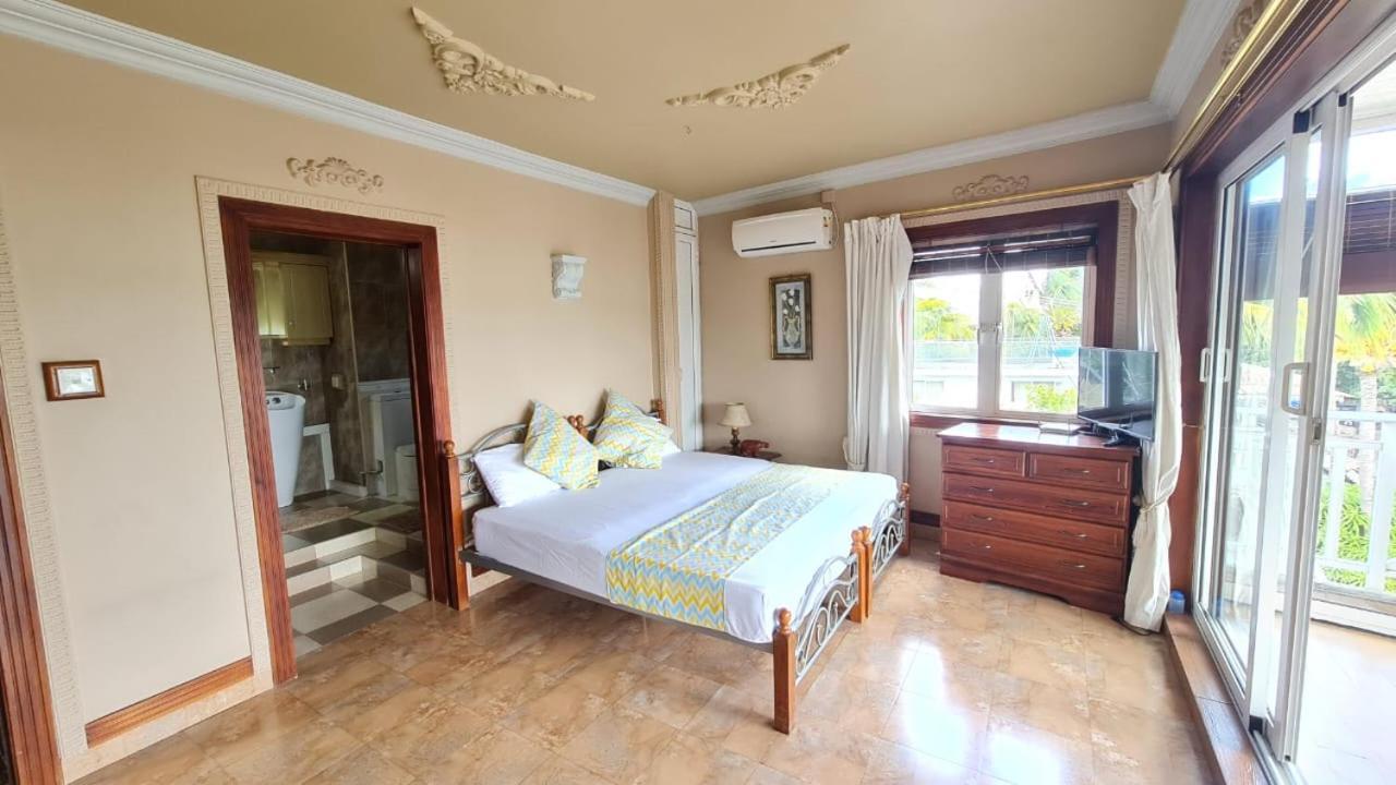 Beachfront Penthouse With Panoramic Ocean View Grand-Baie Eksteriør bilde